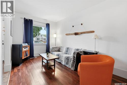 420 I Avenue S, Saskatoon, SK - Indoor Photo Showing Living Room