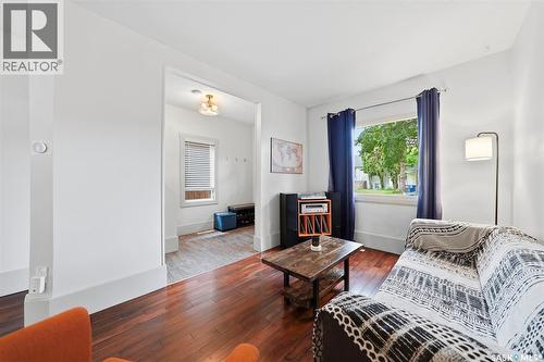 420 I Avenue S, Saskatoon, SK - Indoor Photo Showing Living Room