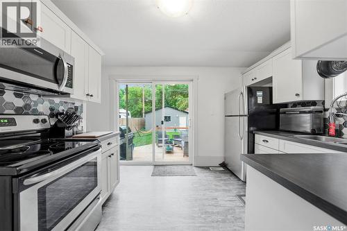 420 I Avenue S, Saskatoon, SK - Indoor Photo Showing Kitchen