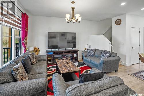 138 Rosewood Boulevard E, Saskatoon, SK - Indoor Photo Showing Living Room