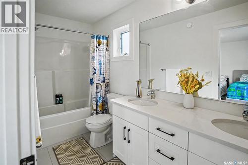 138 Rosewood Boulevard E, Saskatoon, SK - Indoor Photo Showing Bathroom