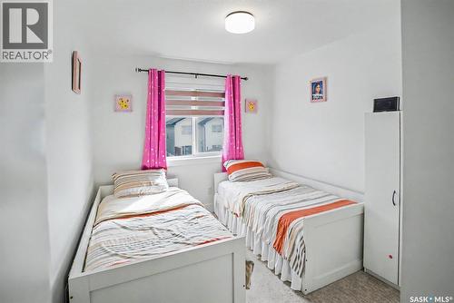 138 Rosewood Boulevard E, Saskatoon, SK - Indoor Photo Showing Bedroom