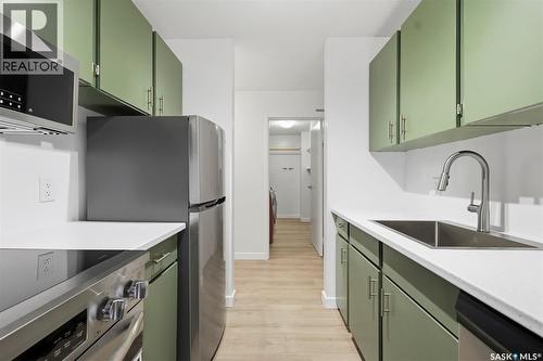 1233 425 115Th Street E, Saskatoon, SK - Indoor Photo Showing Kitchen