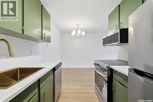 1233 425 115Th Street E, Saskatoon, SK - Indoor Photo Showing Kitchen