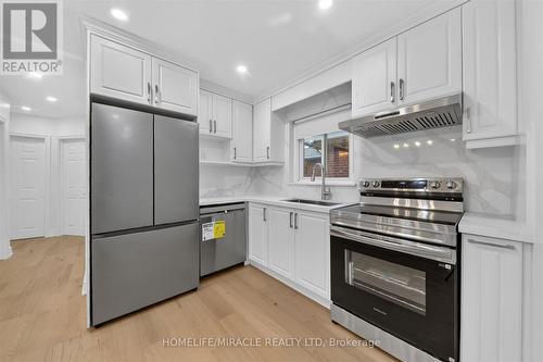 18 Elderfield Crescent, Toronto, ON - Indoor Photo Showing Kitchen