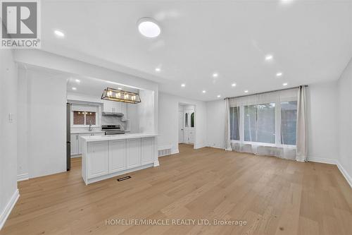 18 Elderfield Crescent, Toronto, ON - Indoor Photo Showing Kitchen
