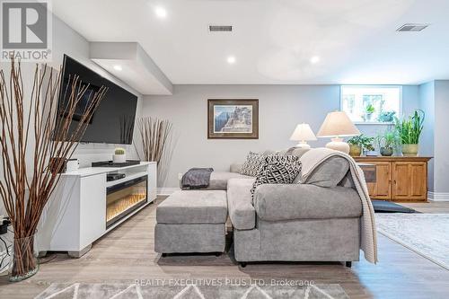 86 Stillwater Crescent, Hamilton, ON - Indoor Photo Showing Living Room