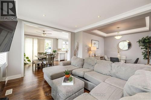 86 Stillwater Crescent, Hamilton, ON - Indoor Photo Showing Living Room