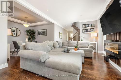 86 Stillwater Crescent, Hamilton, ON - Indoor Photo Showing Living Room