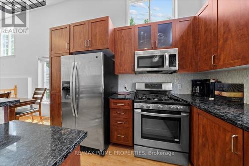 201 Gladeview Private, Ottawa, ON - Indoor Photo Showing Kitchen