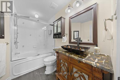 201 Gladeview Private, Ottawa, ON - Indoor Photo Showing Bathroom