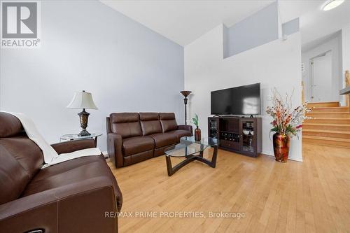 201 Gladeview Private, Ottawa, ON - Indoor Photo Showing Living Room