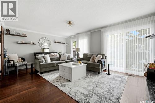 1142 Gryphons Walk, Regina, SK - Indoor Photo Showing Living Room