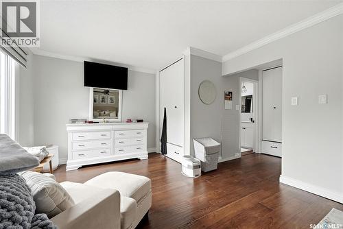 1142 Gryphons Walk, Regina, SK - Indoor Photo Showing Living Room