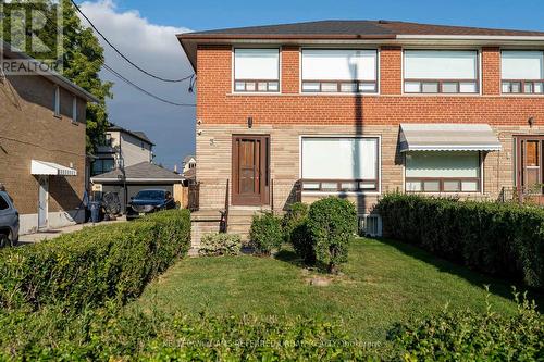 3 DUCKWORTH STREET , Toronto, Ontario M6M 4W3 4