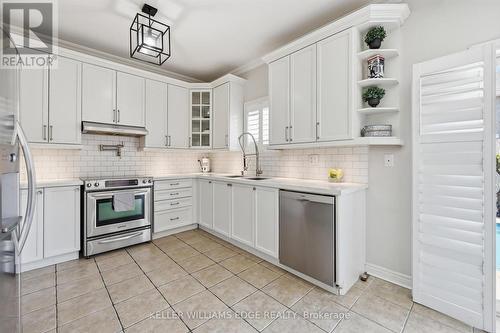 5444 Sundial Road, Burlington, ON - Indoor Photo Showing Kitchen