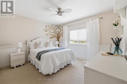 5444 Sundial Road, Burlington, ON - Indoor Photo Showing Bedroom
