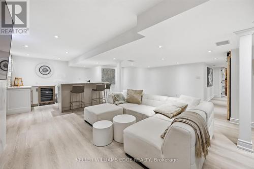 5444 Sundial Road, Burlington, ON - Indoor Photo Showing Living Room