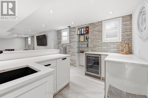 5444 Sundial Road, Burlington, ON - Indoor Photo Showing Kitchen
