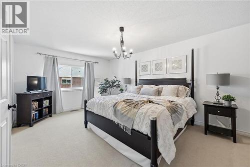 5444 Sundial Road, Burlington, ON - Indoor Photo Showing Bedroom