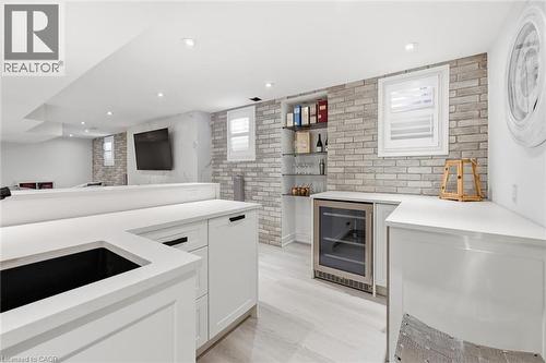 5444 Sundial Road, Burlington, ON - Indoor Photo Showing Kitchen
