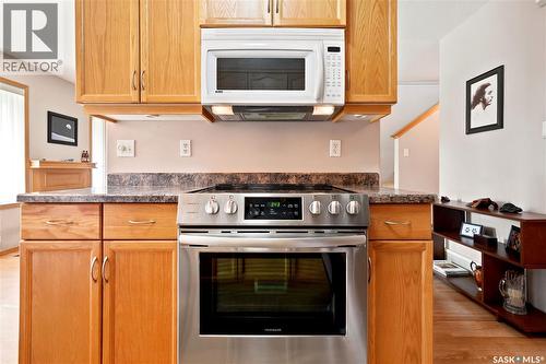 225 Mikkelson Drive, Regina, SK - Indoor Photo Showing Kitchen