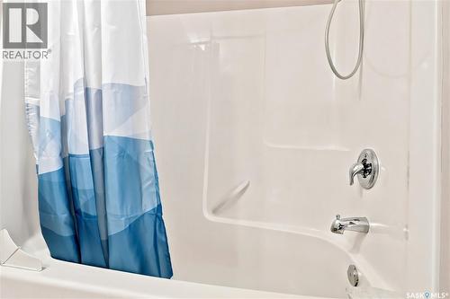 225 Mikkelson Drive, Regina, SK - Indoor Photo Showing Bathroom