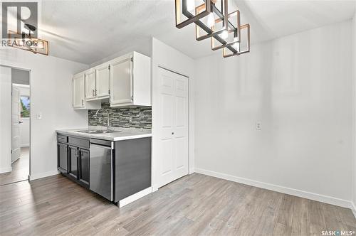 118 Dundurn Place, Saskatoon, SK - Indoor Photo Showing Kitchen