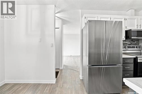 118 Dundurn Place, Saskatoon, SK - Indoor Photo Showing Kitchen
