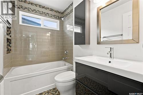 118 Dundurn Place, Saskatoon, SK - Indoor Photo Showing Bathroom