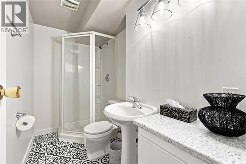118 Dundurn Place, Saskatoon, SK - Indoor Photo Showing Bathroom