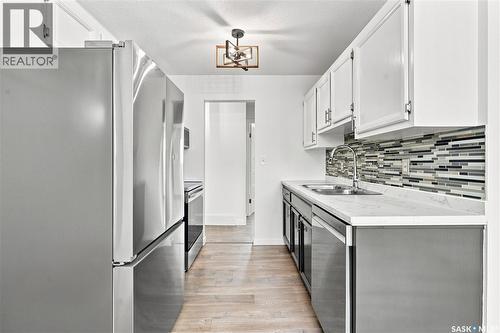 118 Dundurn Place, Saskatoon, SK - Indoor Photo Showing Kitchen With Double Sink