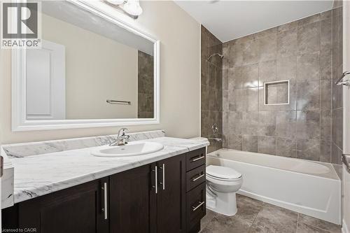 4 piece upstairs bathroom (2/3) - 359 Beechdrops Drive, Waterloo, ON - Indoor Photo Showing Bathroom