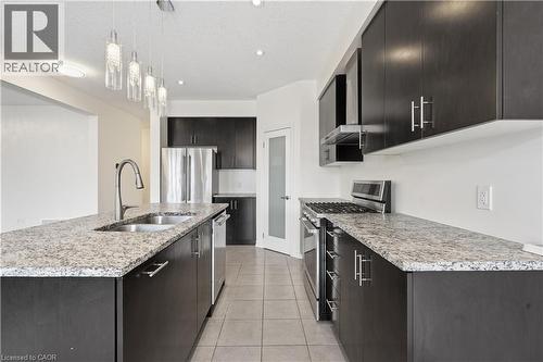359 Beechdrops Drive, Waterloo, ON - Indoor Photo Showing Kitchen With Double Sink With Upgraded Kitchen