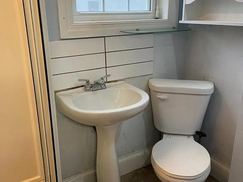 40 King Street, Truro, NS - Indoor Photo Showing Bathroom