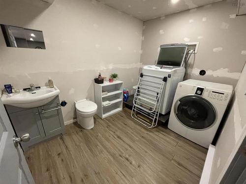 1231 289 Highway, Brookfield, NS - Indoor Photo Showing Laundry Room
