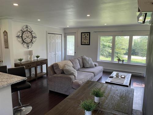 1231 289 Highway, Brookfield, NS - Indoor Photo Showing Living Room