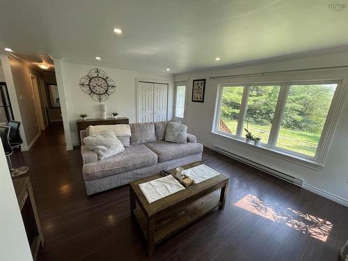 1231 289 Highway, Brookfield, NS - Indoor Photo Showing Living Room