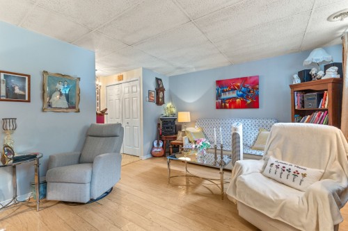 Salon - 370 Ch. St-Antoine, Val-Des-Monts, QC - Indoor Photo Showing Living Room