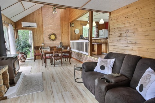 Salon - 1100 Ch. Des Collines, Rouyn-Noranda, QC - 
