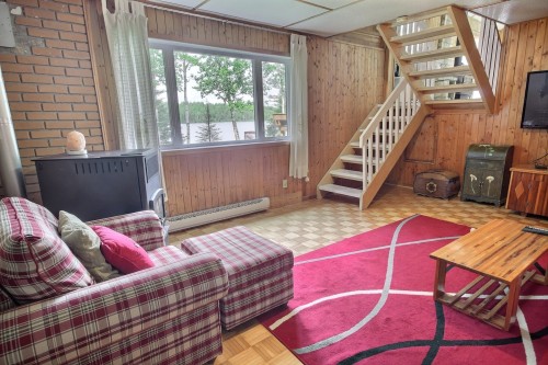 Salle familiale - 1100 Ch. Des Collines, Rouyn-Noranda, QC - Indoor