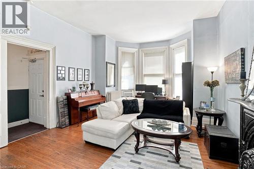 132 Emerald Street S, Hamilton, ON - Indoor Photo Showing Living Room