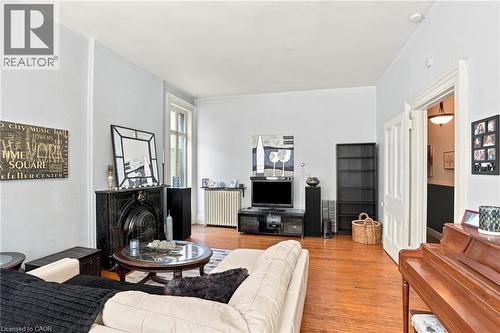132 Emerald Street S, Hamilton, ON - Indoor Photo Showing Living Room