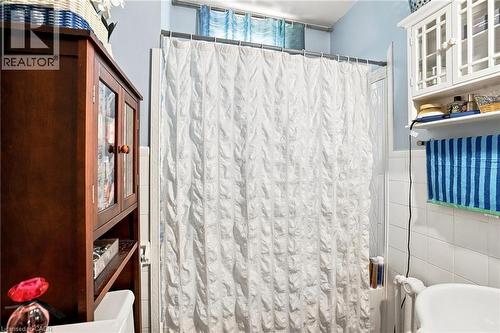 132 Emerald Street S, Hamilton, ON - Indoor Photo Showing Bathroom