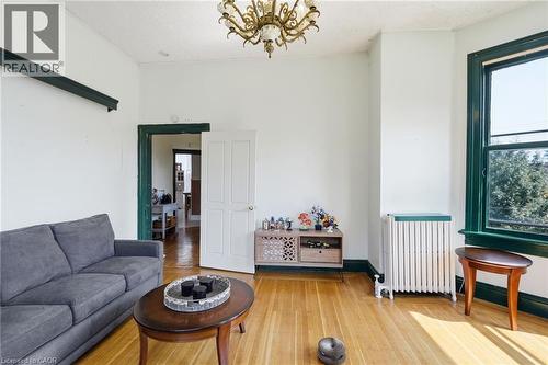 132 Emerald Street S, Hamilton, ON - Indoor Photo Showing Living Room