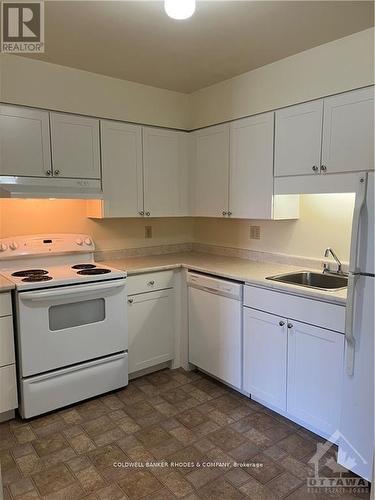 205 - 325 Centrum Boulevard, Ottawa, ON - Indoor Photo Showing Kitchen