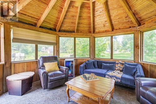 27 Poplar Crescent, Ramara, ON - Indoor Photo Showing Living Room
