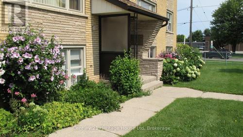 #6 - 126 WAVERLEY DRIVE , Guelph (Riverside Park), Ontario N1E 1G8 4