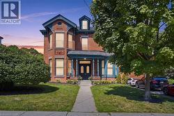 132 EMERALD Street S Hamilton, ON L8N 2V5