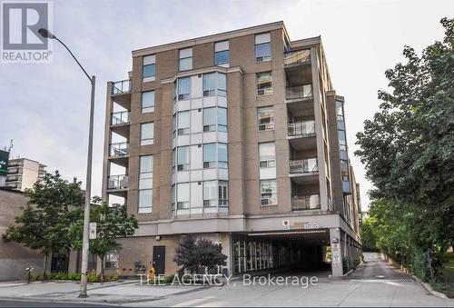 207 - 5940 YONGE STREET  Toronto, ON M2M 4M6